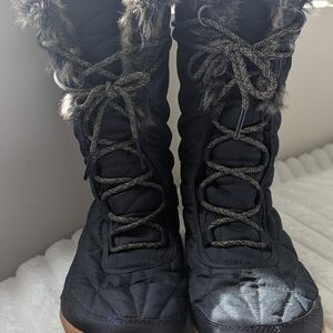 Columbia Black Quilted Winter Boots with Fur Trim